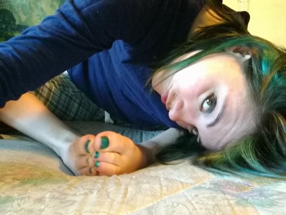 karathefootgoddess:  karathefootgoddess:  do you like my feet?  Lots of feet focused