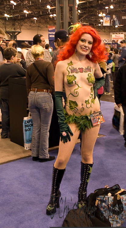 nerdybodypaint:Poison Ivy at NY Comic Con ‘09