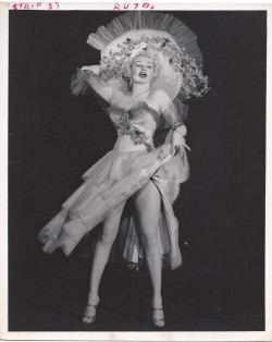 Kdo:  Dixie Evans      Aka. &Amp;Ldquo;The Marilyn Monroe Of Burlesque&Amp;Rdquo;..