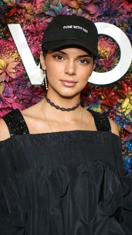 Kendall Jenner, revolve, beautiful, 2018, 720x1280 wallpaper @wallpapersmug : ift.tt/2FI4itB