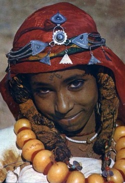 monbeaumaroc:Berbère girl with all the traditional jewels, Morocco.