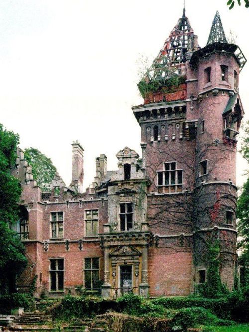gothic-architecture-blog: Château Charle-Albert, Belgium