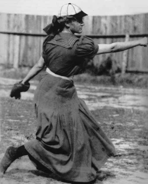 historylover1230:Alta Weiss, one of the first women to play semi-pro baseball, pitching in a long wo