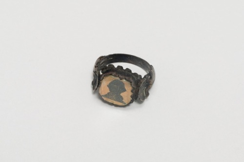 aic-american:Ring, Artist unknown, 1800, Art Institute of Chicago: American ArtGift of Emily Crane C