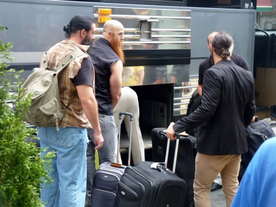littlefuzzysheep:  seth and those trousers