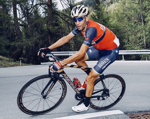 Souplesse Sunday: Few are as silky smooth on two wheels as Vincenzo Nibali. Bettini