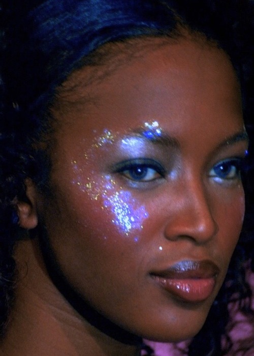 fuckrashida: Naomi at Chloé Spring/Summer 1997 Azealia Banks promoting her single “Anna