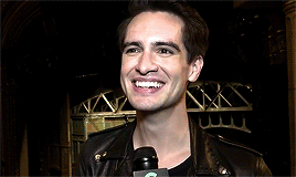 burie:@brendonurie: Teehee this is cute