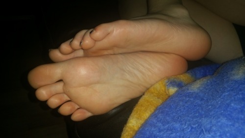 candygirlloli: Sneaky attack! My poor sleeping feet totally helpless captured by the cam… It 