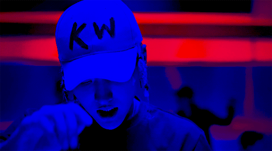 98milks:Kris’ looks in JULY MV