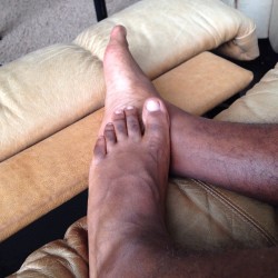 ifeetfetish:  #nosocks #barefeet #feet #malefeet