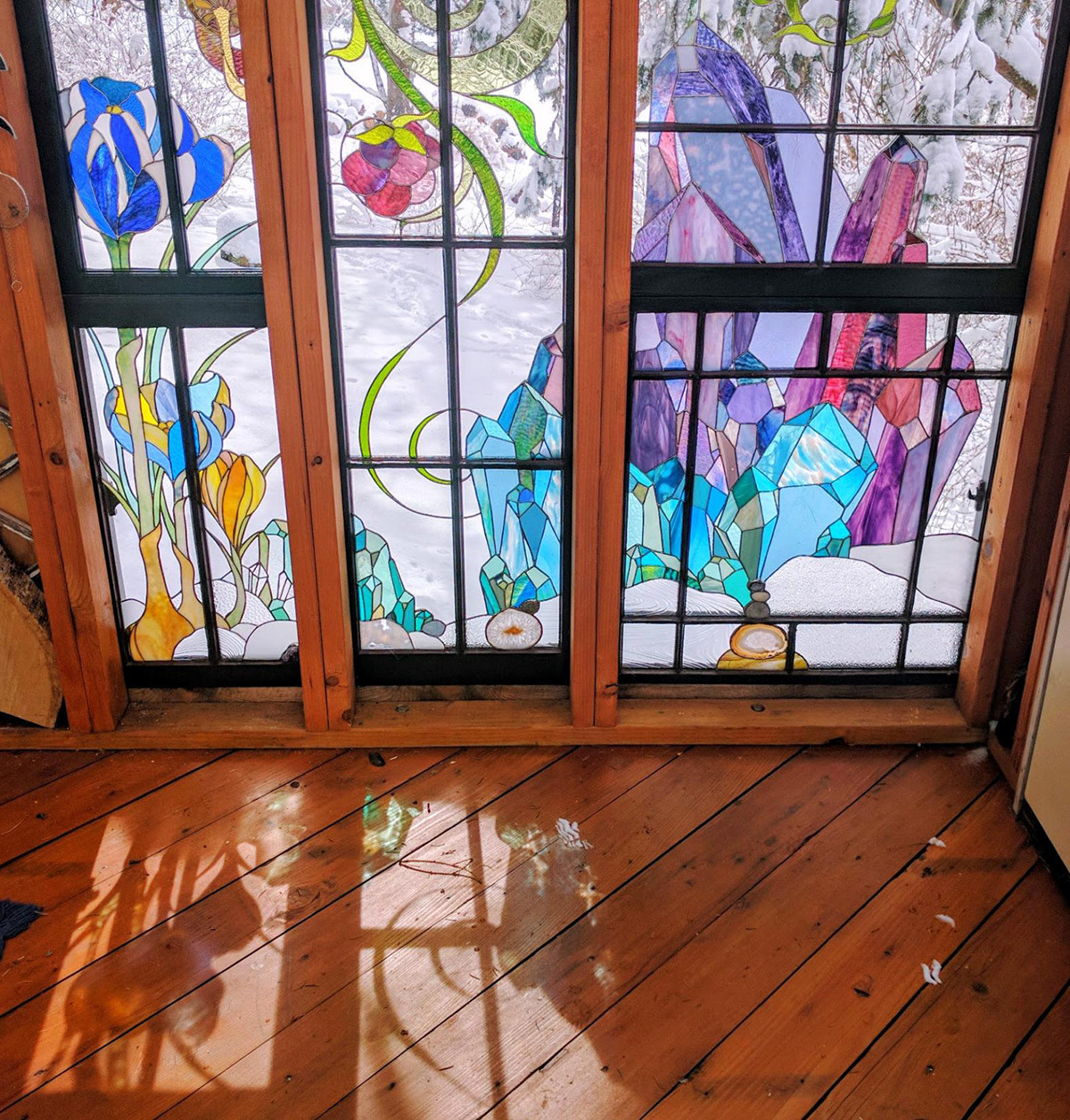wordsnquotes:  culturenlifestyle: Glass Artist Creates Exquisite Stained Glass Cabin