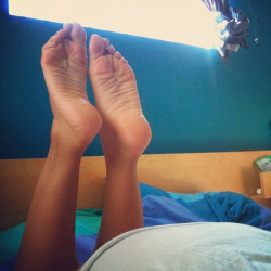 feet 