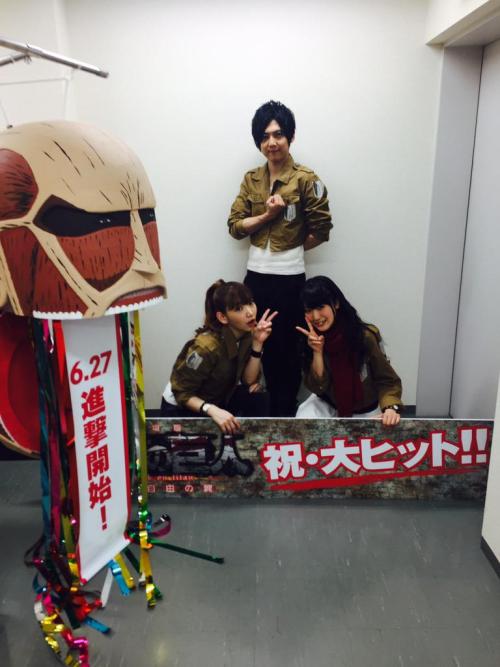 Kaji Yuuki (Eren), Ishikawa Yui (Mikasa), & Inoue Marina (Armin) cosplay as their SnK characters for their appearance at Shinjuku Ward 9, celebrating the release of the 2nd SnK compilation film!The film premieres in Japan today and the three seiyuu