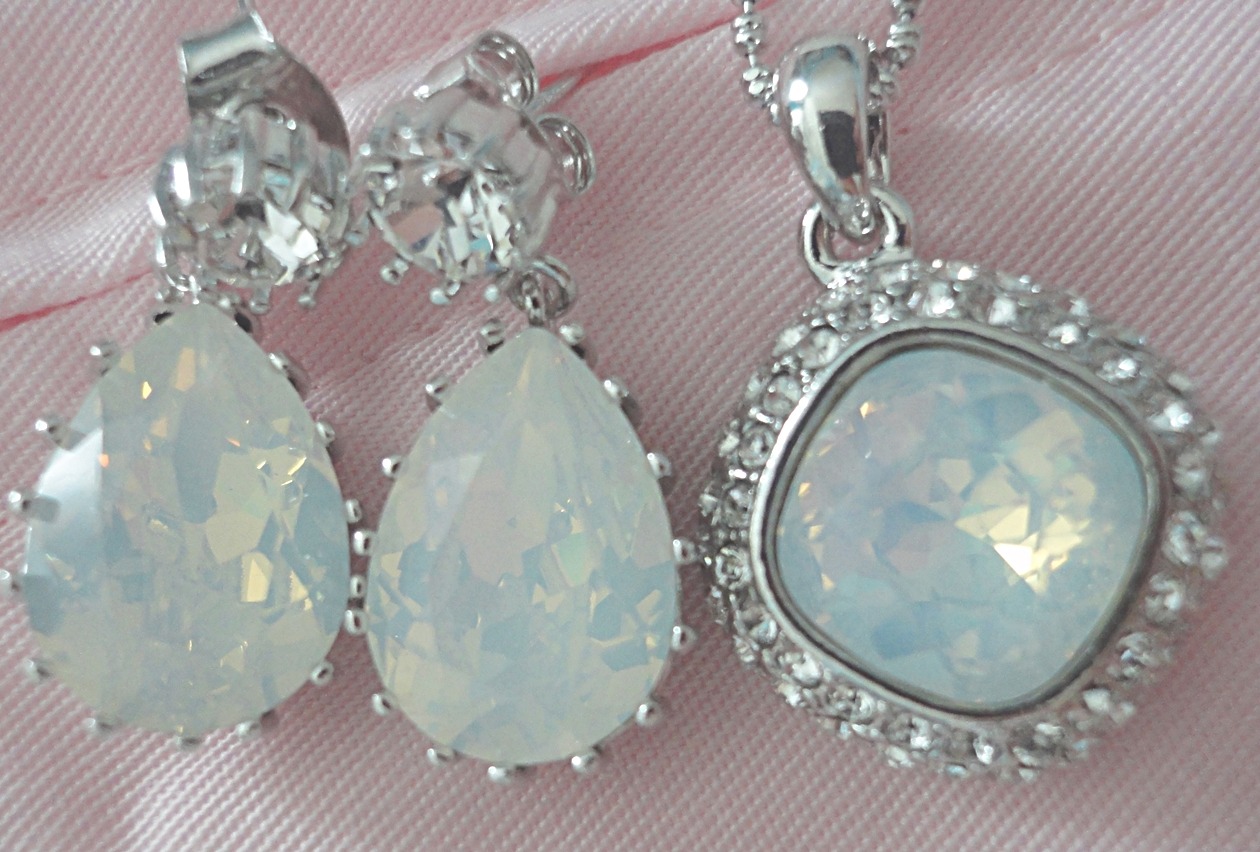 petitepasserine:  the opals my girlfriend and her family gave me for my birthday,