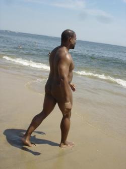 cooltallguy1202:tastyblkman:  Summer Beach Fun…  #publicblacknudity