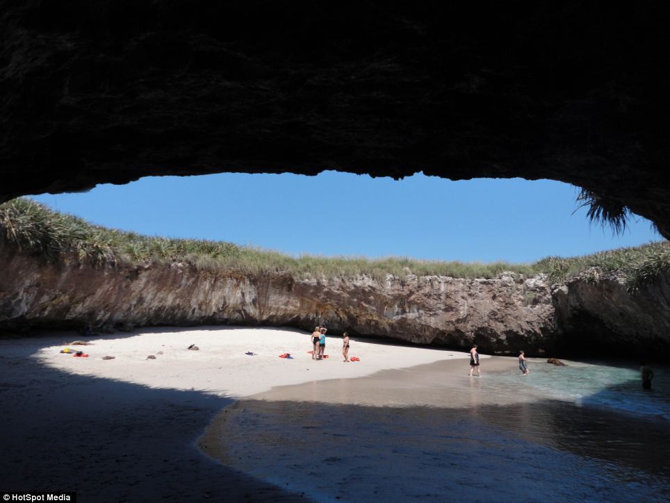 sixpenceee:  Views of the Hidden Beach, located on the Marieta Islands in Peurto