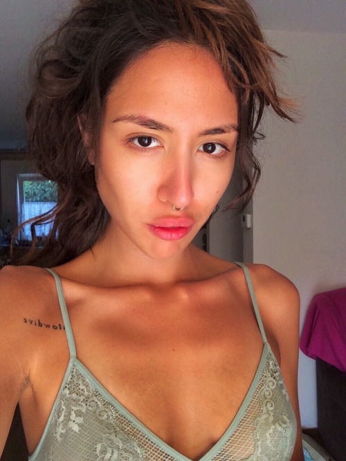 ruki-ye:  Tfw  you use spf 50 on your face and spf 6 on your body and the difference is visible