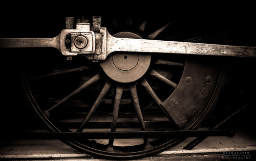 whitenoten:  Wheel of fortune by OsamaKarim