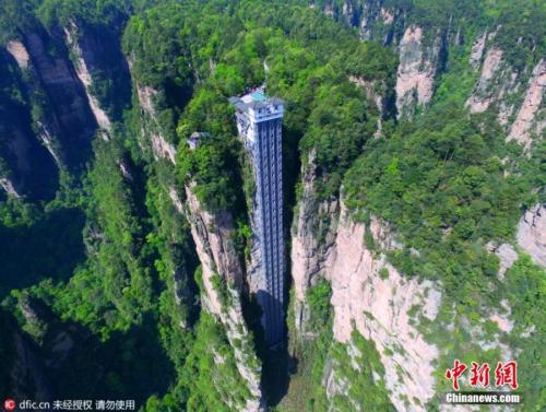 cctvnews:Aerial shots of world’s highest outdoor elevatorIf you’ve thought taking a glass elevator o
