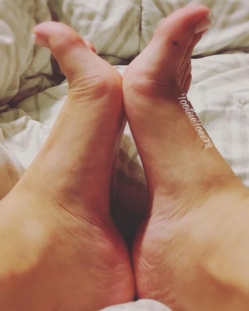 Rub my feet and suck my toes❤️#feet #feetfirst #feetography #feetworship #feetporn #feetfetishnation