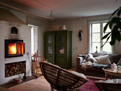 Little Red Cabin Autumn Vibes | Södertörn, Schweden (Source: historiskahem.se, Photos by JOCKEONO, S