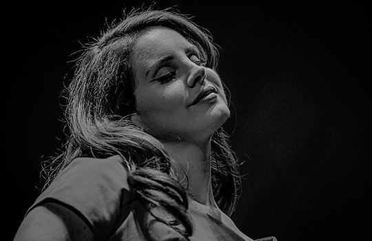 deadlynigthshade:  Lana Del Rey premieres ‘Freak’ music video at The Wiltern