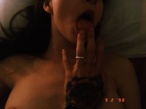 bodytentationsxoxo: //softly aggressive