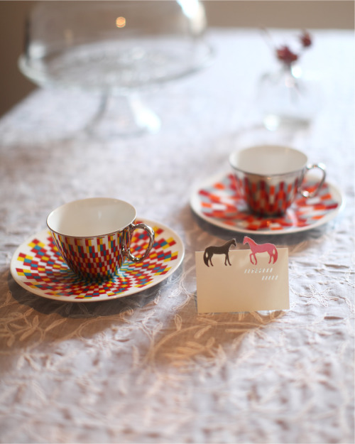 thegoblinmarketofficial:  steampunkworldsfair:  Mirror Teacups and Saucers by D-Bro The cups are mirrored to reflect the colorful artwork displayed on the saucers. Here are more examples: [Source]  We would prefer something considerably less…. bright