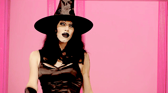 joeysparklezdudkiewicz:  gudroo:  maxiesatanofficial:   eirichel: fire is a gay spell.