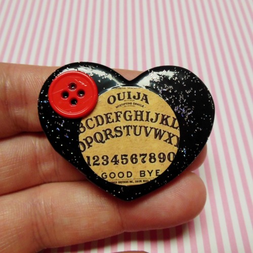 goldenlady25:  alibuttons:  ‘Tis October! Head on over to my Etsy Shop to find these spooktacular items! :)  Heart pendants can be made into brooches OR necklaces! ;)    Super cute!  I want the ouja earrings