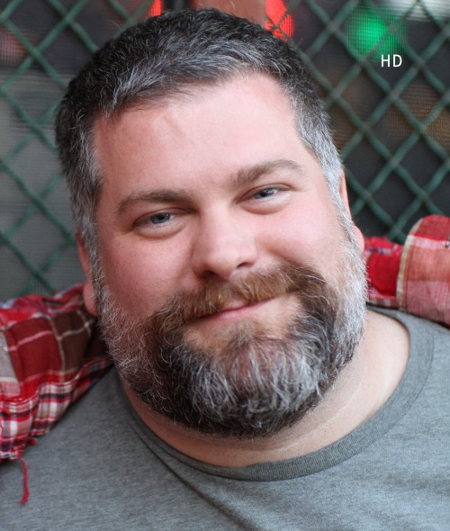 finefukwhatever:inkedandbearded1:  realbearmen:  bigporky:  Gorgeous  Dean!!  He reminds me of an ol