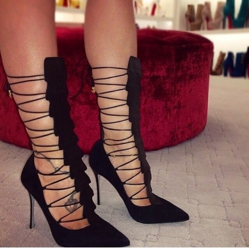 Having a shoegasm! Who’s feeling these? #shoeporn #shoelove #musthave #shoegasm #frobabe #frol