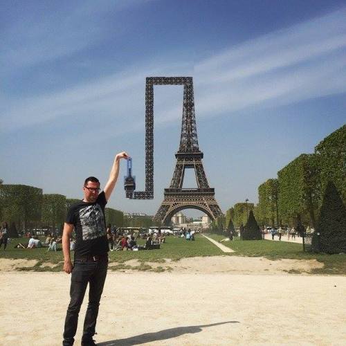 officialfrenchtoast:  “Can someone photoshop the Eiffel Tower under my finger?” x