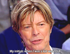 twerkingobserver:  jovencuervo:  trendy-rechauffe: Bowie on Hypershow, 2002 [x]  IT’S TRUE. IT IS TRUE. FRINGE CREW, I HATE YOU. AND THEN YOU GO AND MAKE THE MAN WHO SOLD THE WORLD PART OF THE PLOT.  this fucking show  fringe’s obsession with