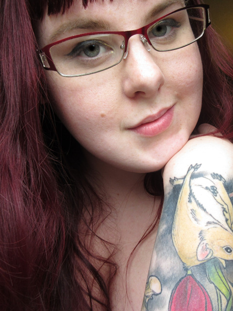vinyldolly:  I have a love hate relationship with my glasses. For real.  Beautiful!