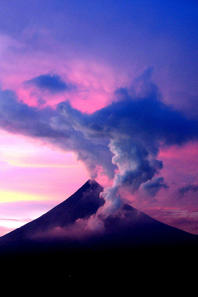 earthdaily:   earthdaily: Mayon Volcano in Bicol, Philippines by Maria Luisa Roldan