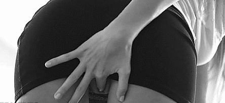 natalie-gadot:Love a peek. :)