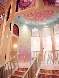 tokyogems:  inside lady kitty house at sanrio