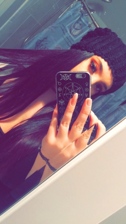 demonxsky:Today’s the first day in weeks I actually put on real clothes and makeup (partially cause 