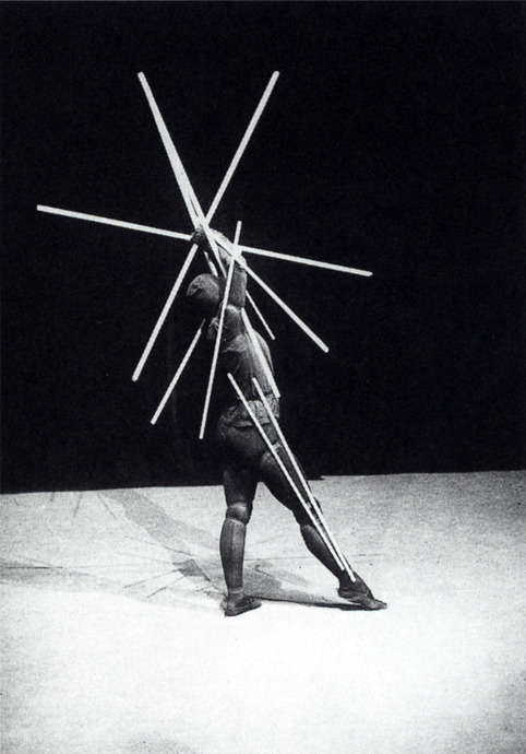 Manda von Kreibig in Oskar Schlemmers “Stäbetanz,” Dessau, 1928-29