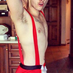 notpano:  Why I have this “sexy Santa Claus”