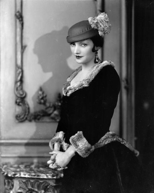 Katharine Cornell in The Age of Innocence(Photo by Vandamm, 1928)