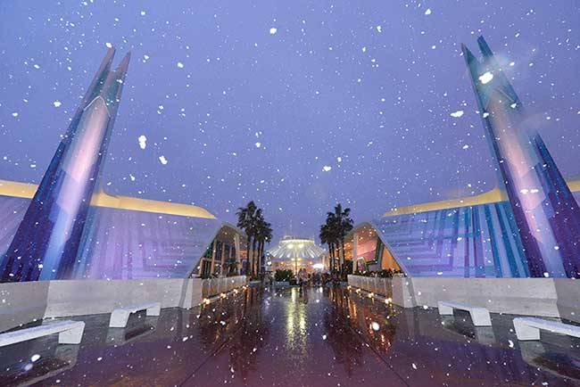  Snow at the Tokyo Disney resorts, via the Tokyo Disney Resorts Blog. 