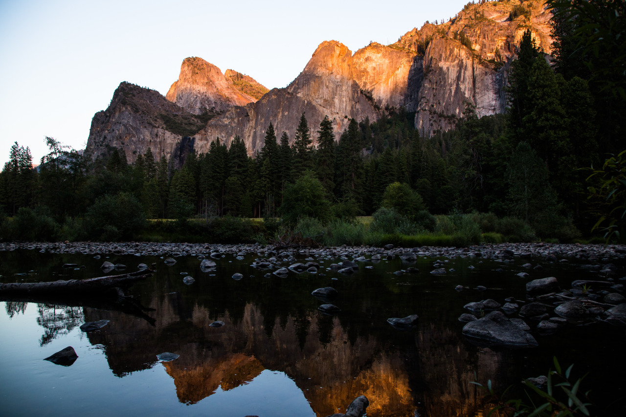 eartheld:  jeffstockwell:  weekend getaway in Yosemite   mostly nature 