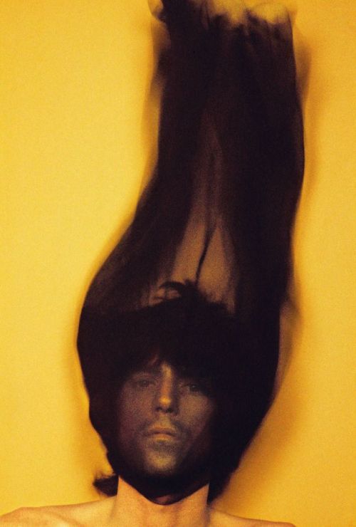 srhuesos:Mick Jagger and Keith Richards photographed by David Bailey for the cover of The Rolling Stones’ album Goats Head Soup, 1973.