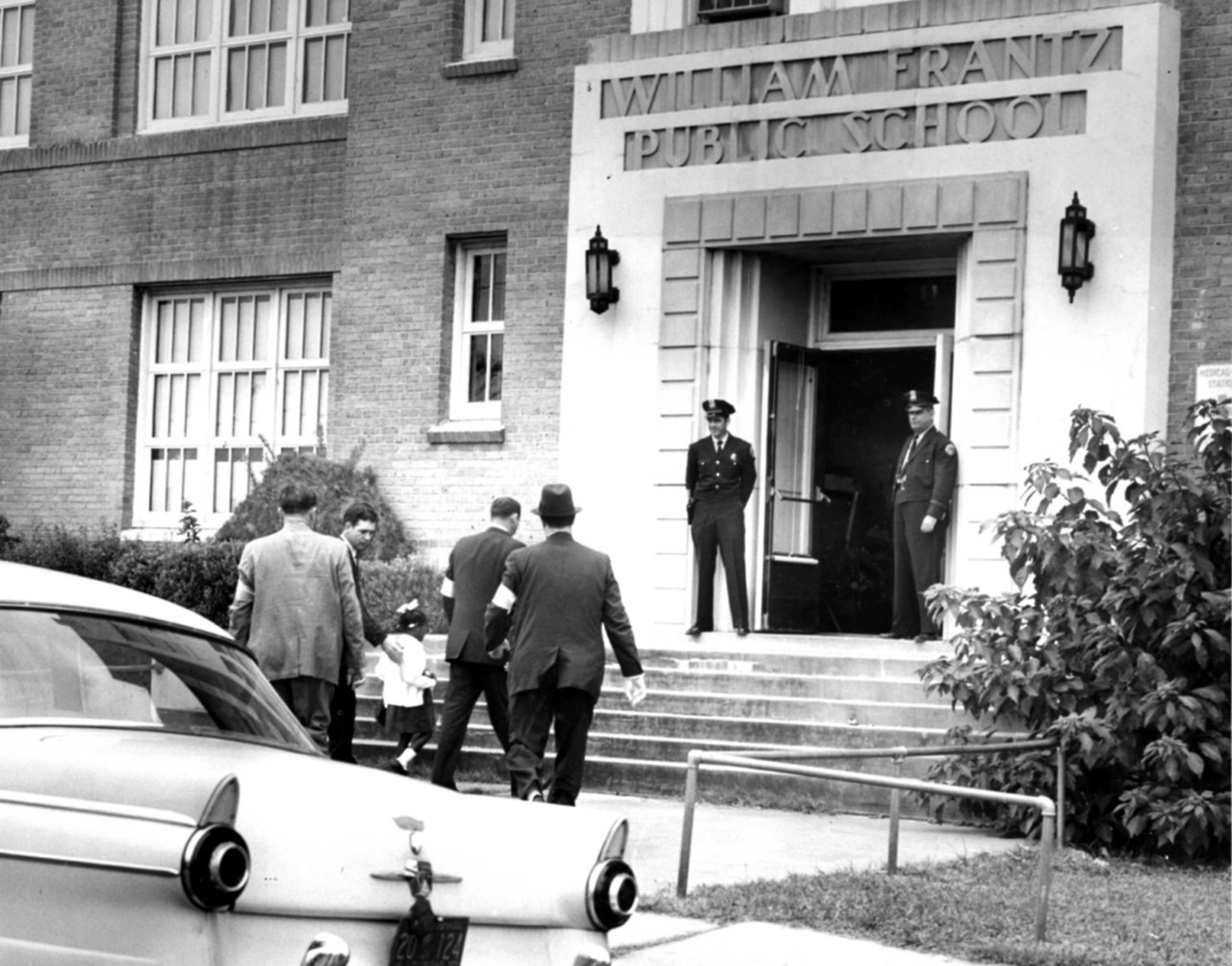 glassceilingbreakers:  Black History Month: Dorothy Counts and Ruby Bridges  In 1957,