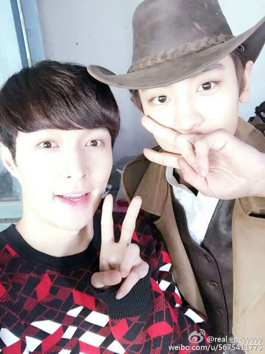 laymerence:  160102 Chanyeol weibo update: “Happy New Year!” According to fans,