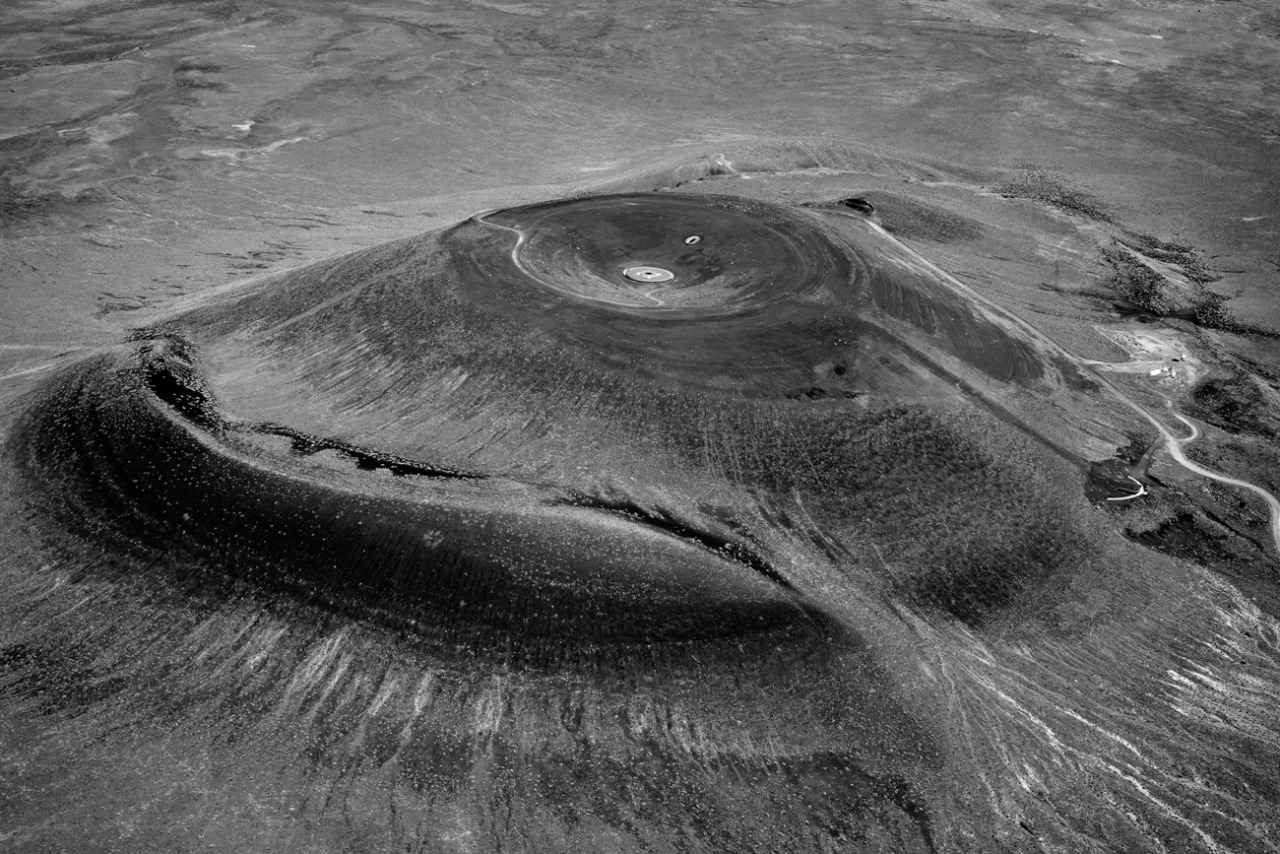 rushingthenightlikeasharkbabe:  Roden Crater is a cinder cone type of volcanic