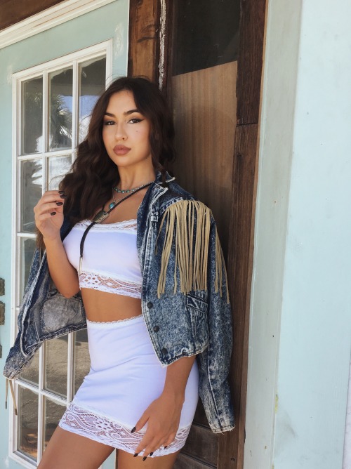 ladiosa-jade:  Go shop my look at TrevStudio.bigcartel.com 🌵✨🌹👸🏽